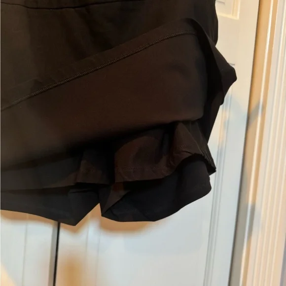 Classic yet casual Black Skirt -10 - Picture 2 of 5